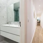 Modern 4 Bedroom Haven Sleeps 10 * Lisbon