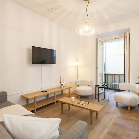 Modern 4 Bedroom Haven Sleeps 10 Apartment