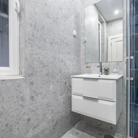 Modern Central Haven 4 Bedroom Sleeps 10 Wac Lisboa