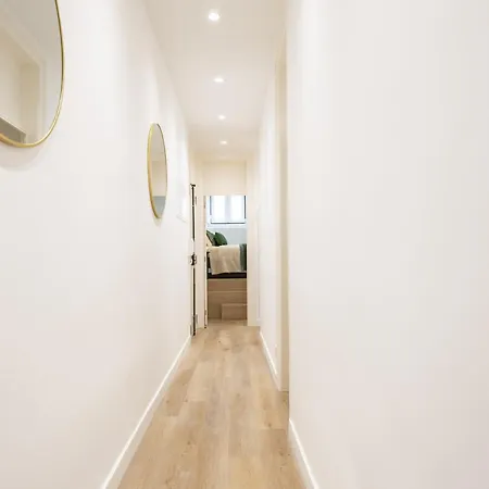 Modern 4 Bedroom Haven Sleeps 10 * Lisboa