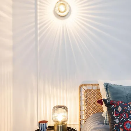 Апартаменти Modern 4 Bedroom Haven Sleeps 10 *